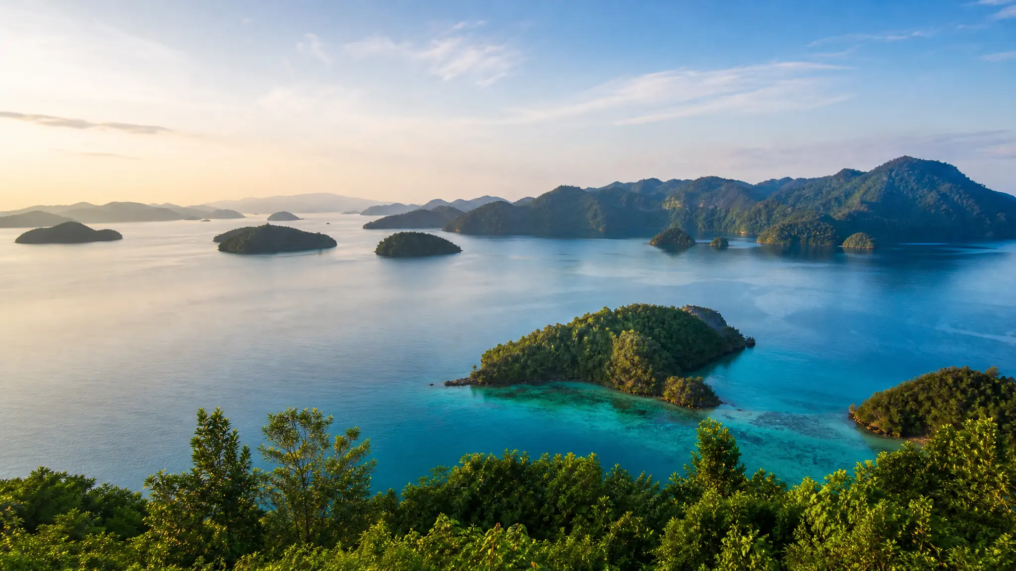 Pemandangan Kawasan Wisata Mandeh di Pesisir Selatan, Sumatera Barat